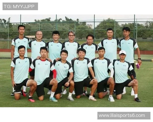 深圳平安足球队奋勇拼搏再创辉煌全力争夺联赛冠军展现团队精神与竞技风采 深圳平安足球队奋勇拼搏再创辉煌全力争夺联赛冠军展现团队精神与竞技风采